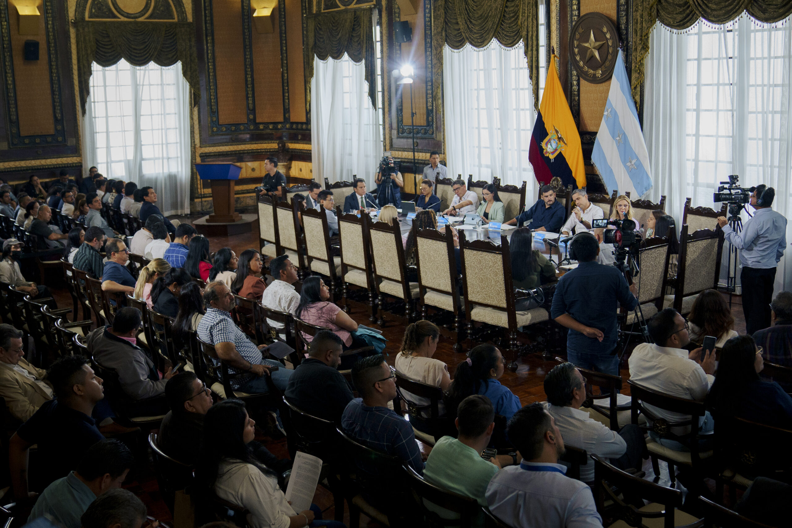 Municipio De Guayaquil Aprueba Ordenanza Para Regular Rejas Y Portones