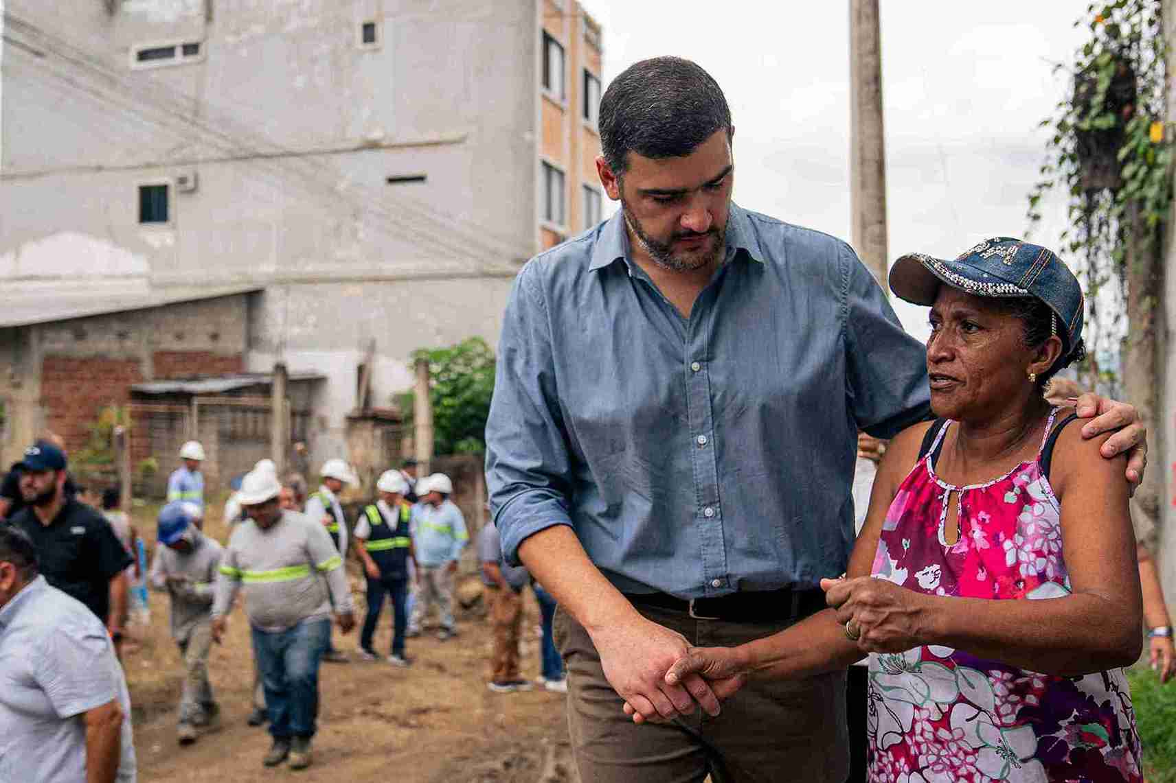 El alcalde Aquiles Álvarez supervisó avance de obras de alcantarillado