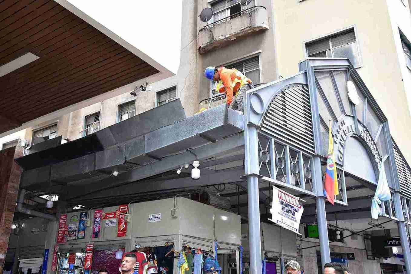 La Alcaldía de Guayaquil ejecuta mantenimiento y renovación en quioscos