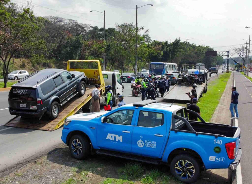 Un importante contingente de las autoridades se dio el pasado jueves durante el operativo. 