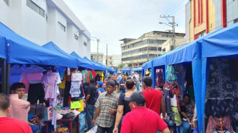 Entre 2.800 y 3.000 usuarios acudieron diariamente a los corredores navideños instalados en la zona de la Bahía, en el centro de Guayaquil