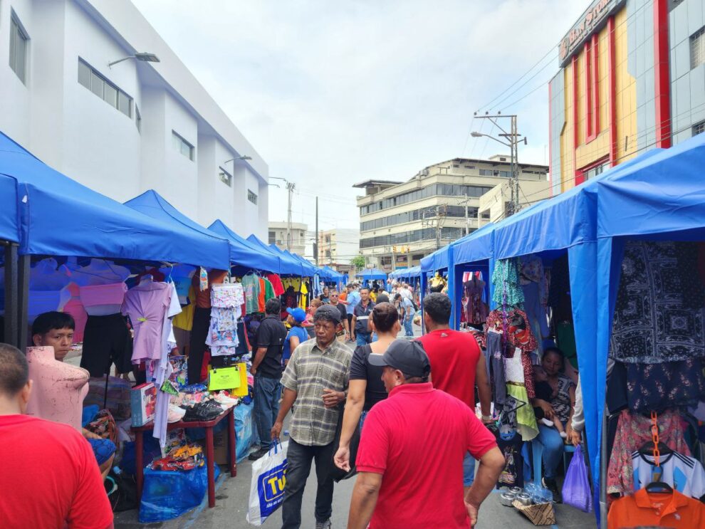 Entre 2.800 y 3.000 usuarios acudieron diariamente a los corredores navideños instalados en la zona de la Bahía, en el centro de Guayaquil