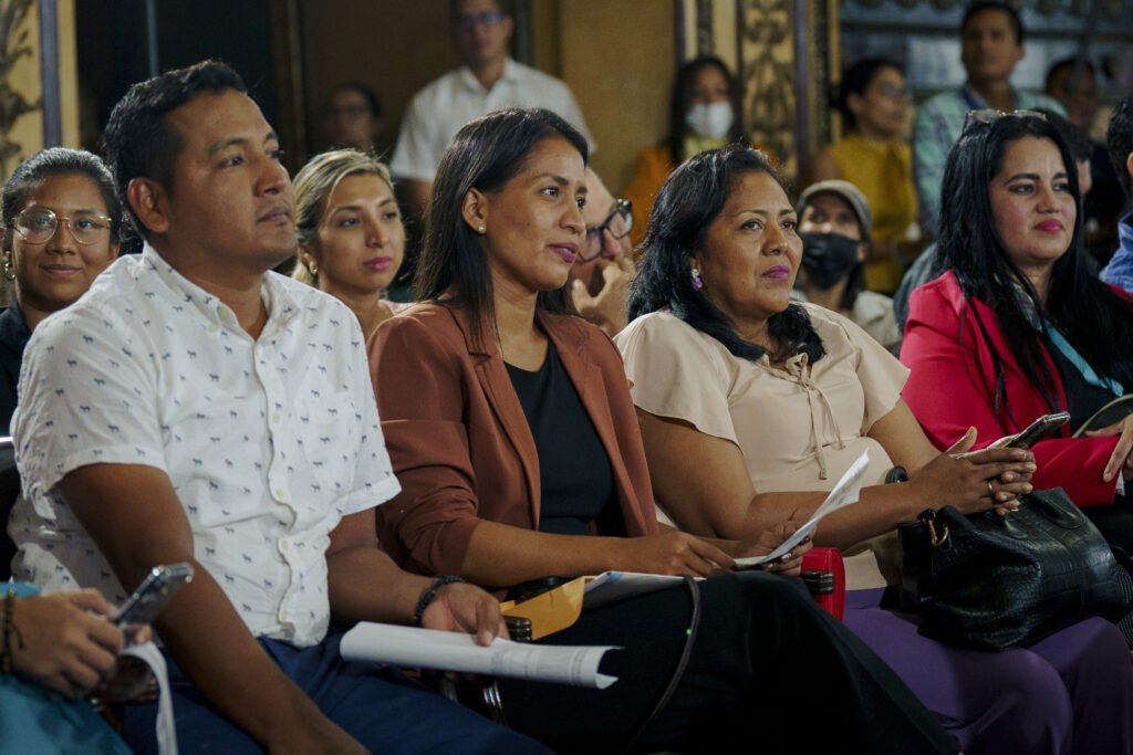 A la sesión asistieron dirigentes y representantes barriales, con quienes se socializó el contenido de la ordenanza. 