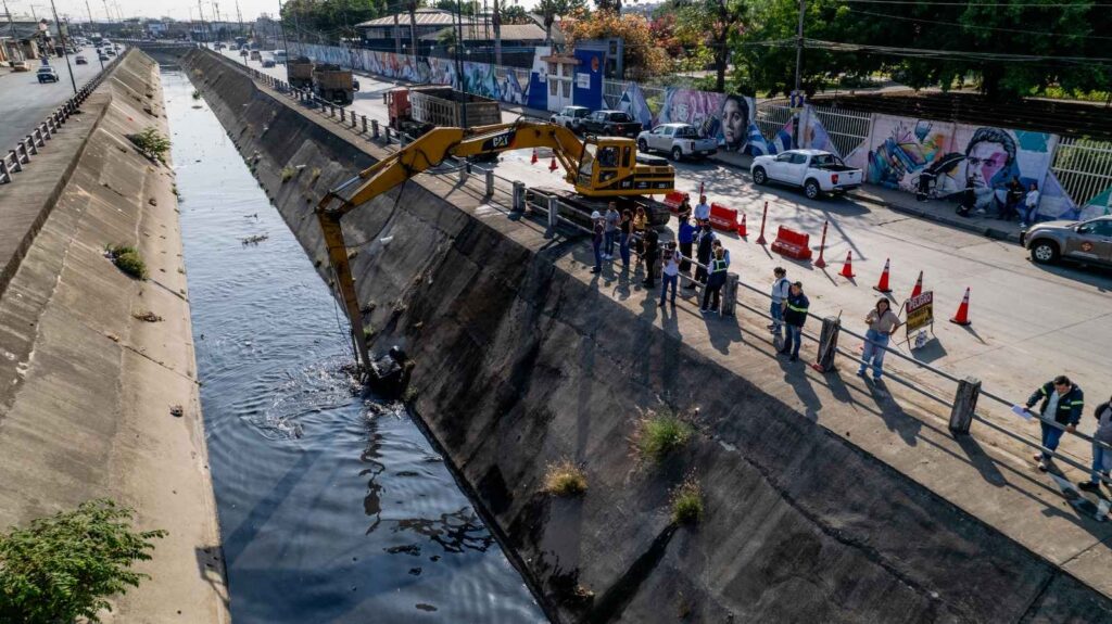 El propósito de estos trabajos es evitar las inundaciones que afectan a varios sectores de la ciudad, especialmente en los meses de enero a abril.