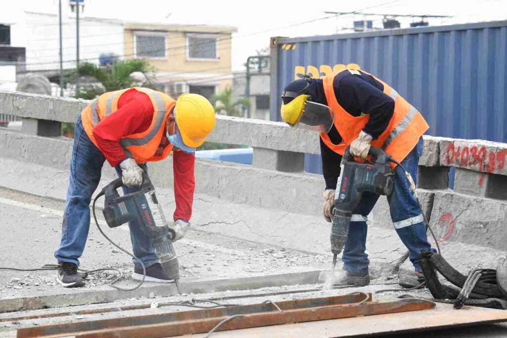 Las cuadrillas municipales trabajan intensamente para terminar la obra y que esté a servicio a la comunidad.