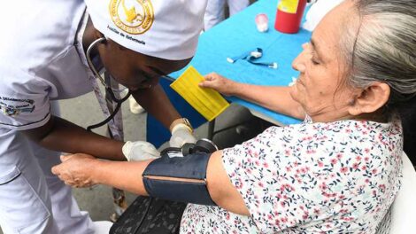 Auxiliares de enfermería de la Casa Comunal del Guasmo en la Activación Ciudadana organizada por la Dirección de Vinculación con la Comunidad.