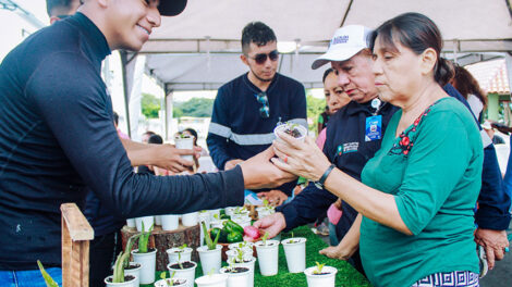 La Activación Ciudadana realizada en Ciudad Santiago llevó servicios a las familias del sector.