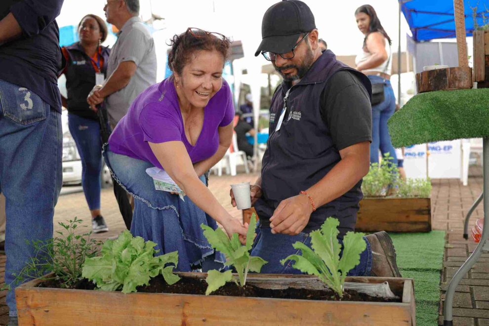 Durante la Activación Ciudadana se impartieron charlas educativas sobre cómo implementar huertos escolares en las viviendas.