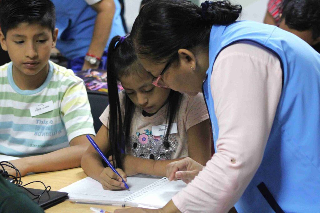 La enseñanza de las maestras durante los cursos de nivelación es personalizada.  