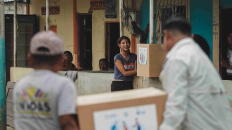 El Municipio de Guayaquil entregó kits de alimentos a las familias damnificadas.