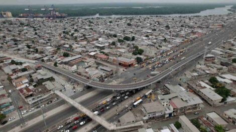 El viaducto de la vía Perimetral, a la altura de la isla Trinitaria, facilitará el acceso al Trinipuerto y descongestiona el tráfico de vehículos pesados que circulan por la zona.