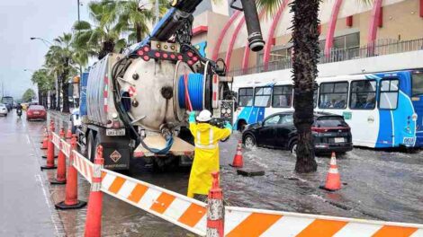 Un total de 15 hidrocleaners atendieron emergencias en distintos puntos de Guayaquil.