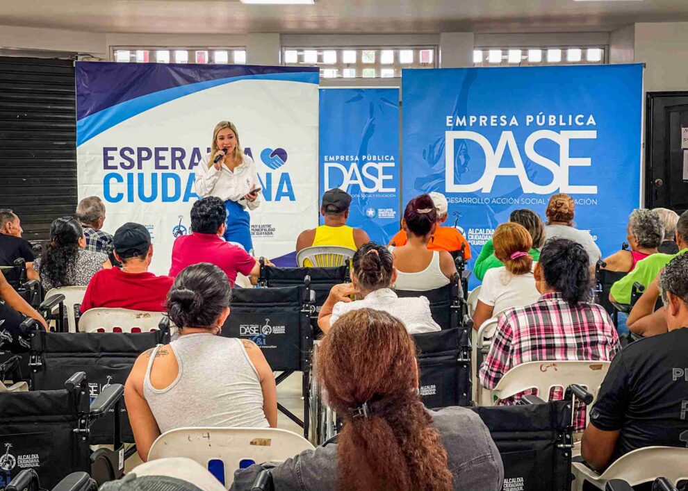 DASE recorre los barrios de Guayaquil entregando las ayudas técnicas para mejorar la movilidad de las personas.