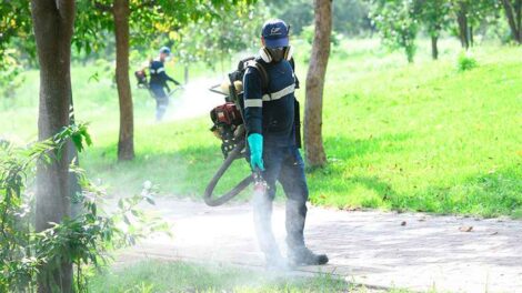 Las brigadas de la Dirección de Salud de Guayaquil realizaron labores en Parque Samanes.