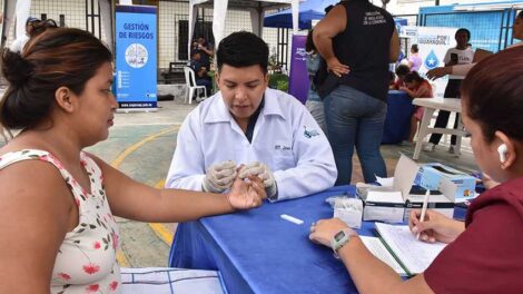 Las brigadas médicas llegaron al Guasmo Sur.