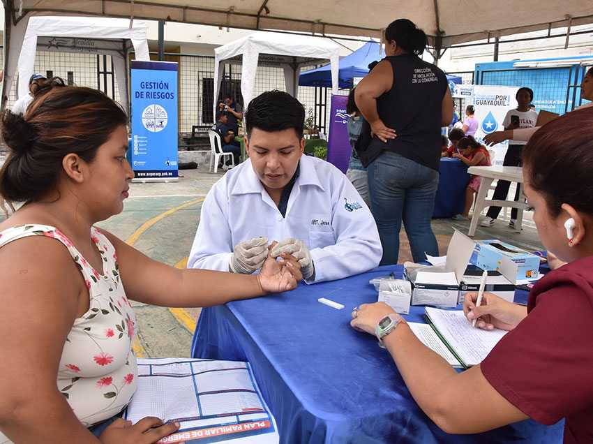 Las brigadas médicas llegaron al Guasmo Sur.