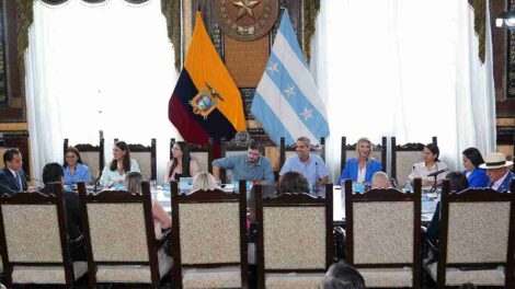 El Concejo Cantonal celebró su sesión extraordinaria en el Salón de la Ciudad.