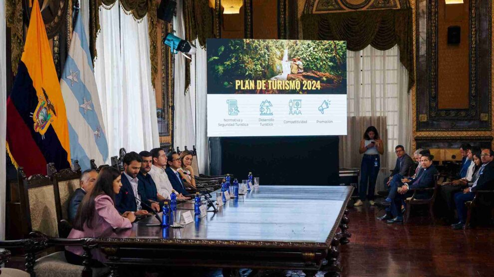 La reunión entre representantes del Municipio de Guayaquil y el Ministerio de Turismo se realizó en el Salón de la Ciudad del Palacio Municipal.