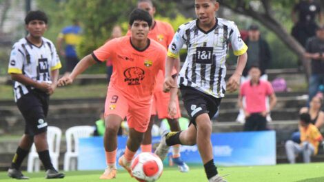 En el Parque Samanes se enfrentaron los equipos Barcelona Sporting Club y He Hunter, en la categoría sub 15.