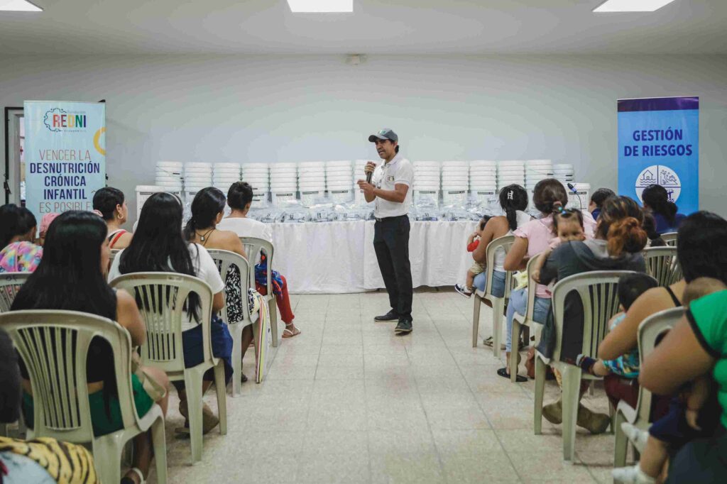 Personal de la gerencia de Gestión de Riesgos de Segura EP impartió una charla a las beneficiarias. 