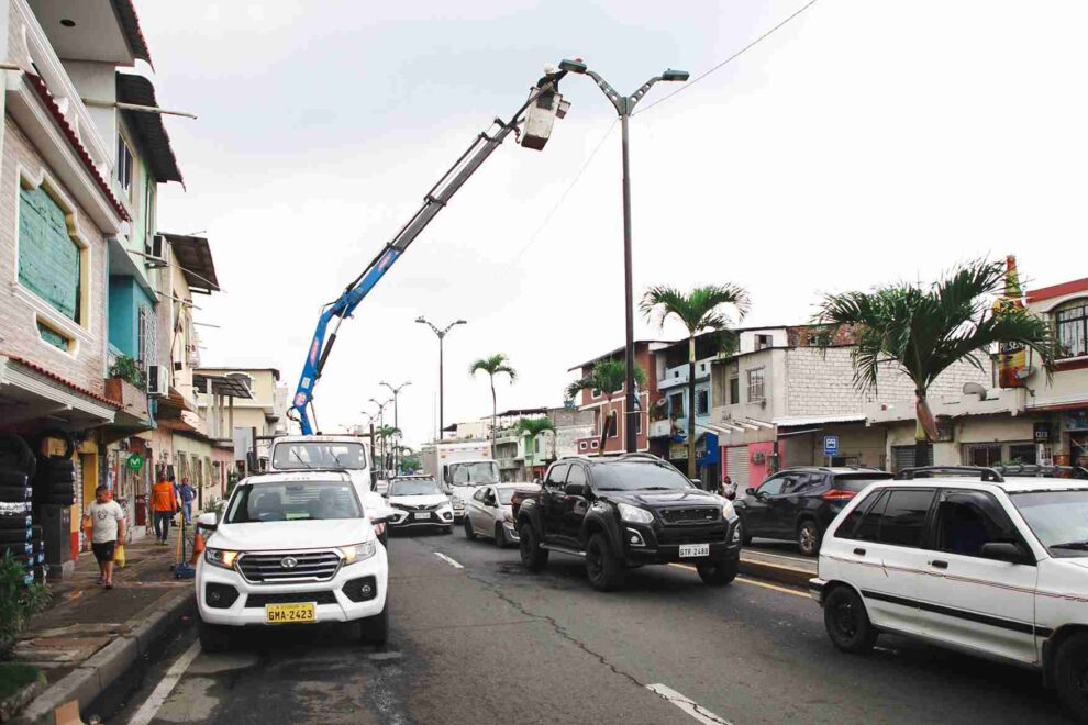 La operación se extiende por aproximadamente 200 metros hasta el puente de la 17