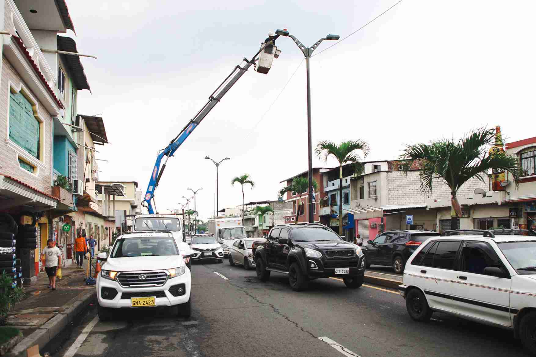 La Calle 17 Se Ilumina Gracias Al Municipio De Guayaquil Guayaqlick