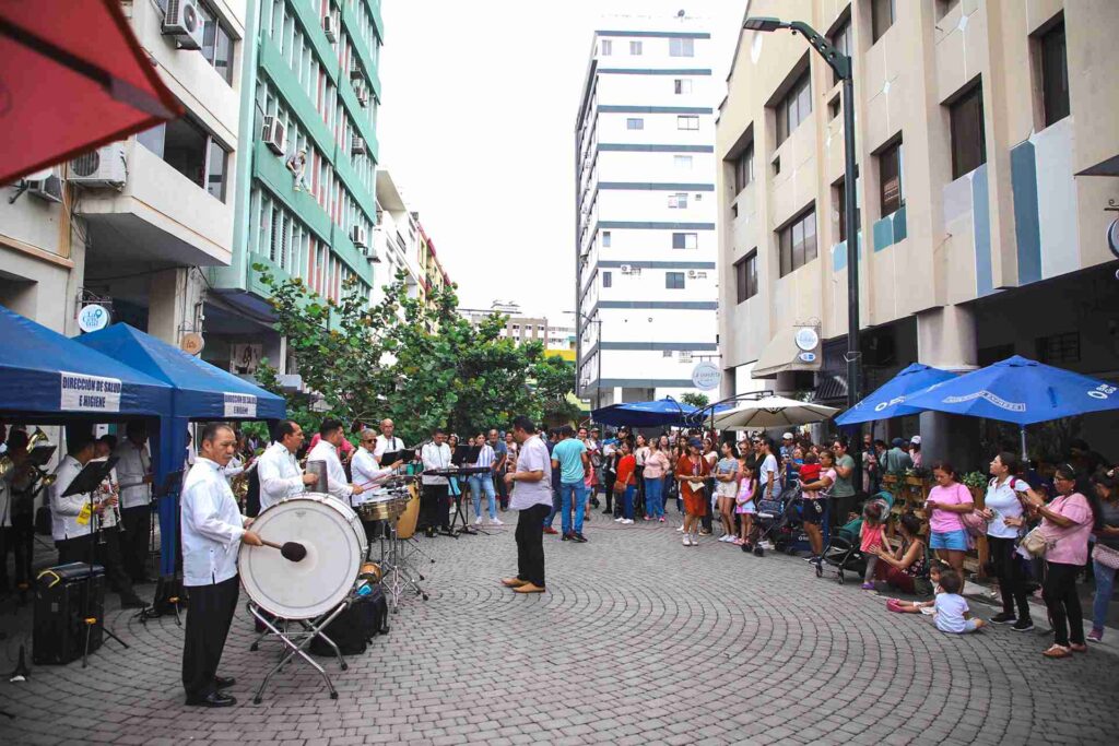 La Banda Municipal deleitó a los asistentes con sus mejores temas musicales. 