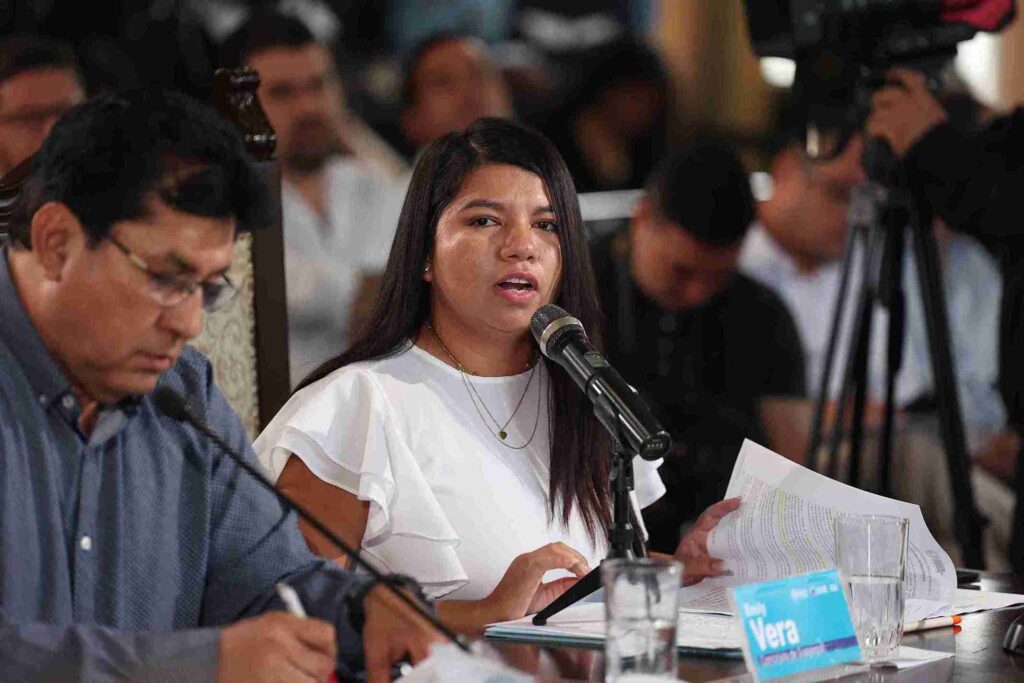 La concejal Emily Vera mocionó la aprobación en primer debate de la Ordenanza.