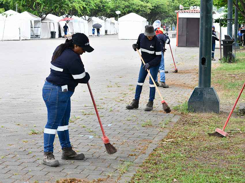 La comunidad se ha mostrado agradecida por el trabajo que realizan estas mujeres en Parque Samanes.