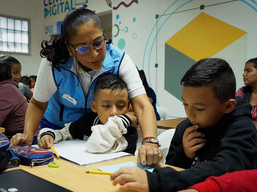 La Alcaldía de Guayaquil refuerza su compromiso con la educación con la Capacitación Docente 2024.