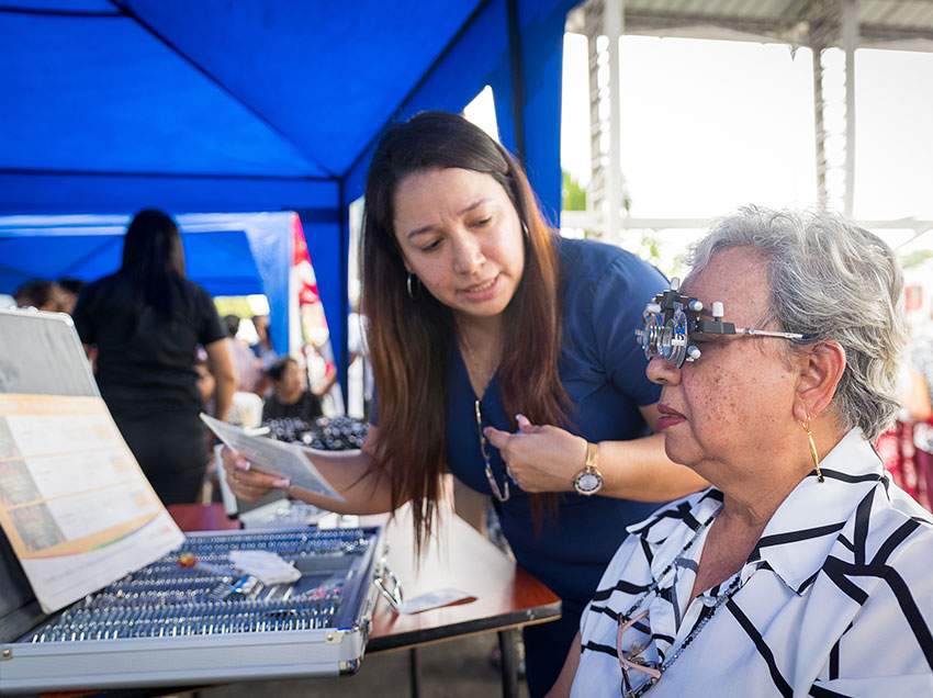 La feria “Bienestar Dorado” ofreció una variedad de servicios.