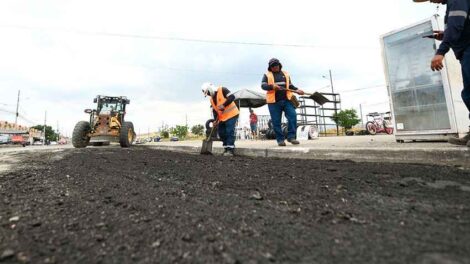 La Dirección de Obras Públicas del Municipio de Guayaquil intervención en la avenida principal del sector Mi Lote.