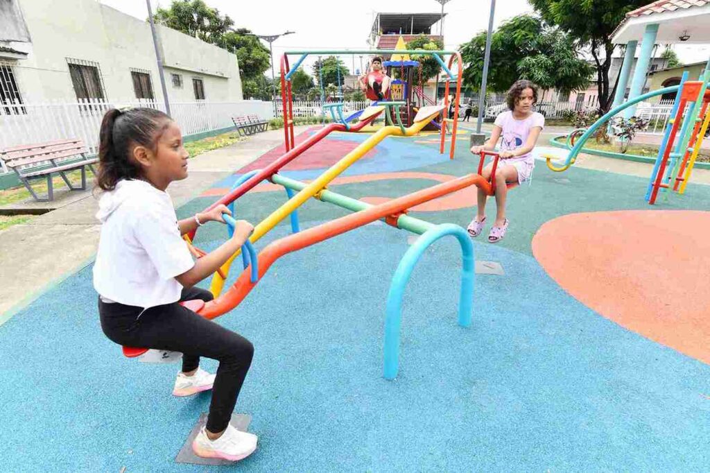 Los parques otorgan un espacio para la recreación de los pequeños.