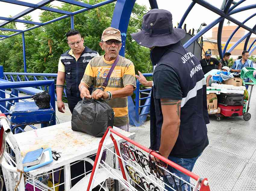 Se instó a los comerciantes informales a desocupar el espacio, lo cual fue acatado de forma voluntaria.