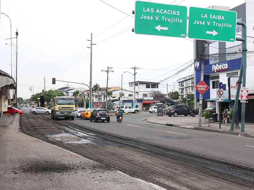 Entre la Ernesto Albán y Vicente Trujillo se está llevando a cabo la sustitución de la carpeta asfáltica en un tramo de 1,75 km.