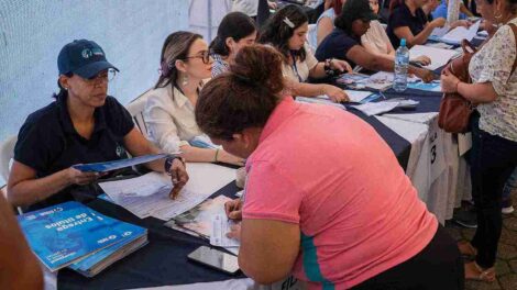 Los moradores de Ciudad de Dios recibieron sus títulos de propiedad por parte del Municipio de Guayaquil.