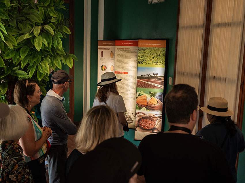 Los turistas visitaron además el Museo del Cacao, en la calle Panamá. 