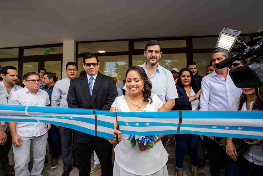 También inauguró la primera Unidad Municipal Distrital, que brindará varios servicios municipales. 