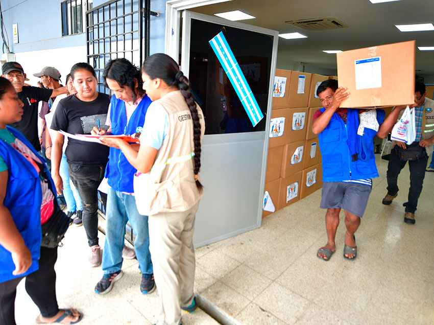 Las familias de Chongón recibieron kits de alimentos por parte del Municipio de Guayaquil.