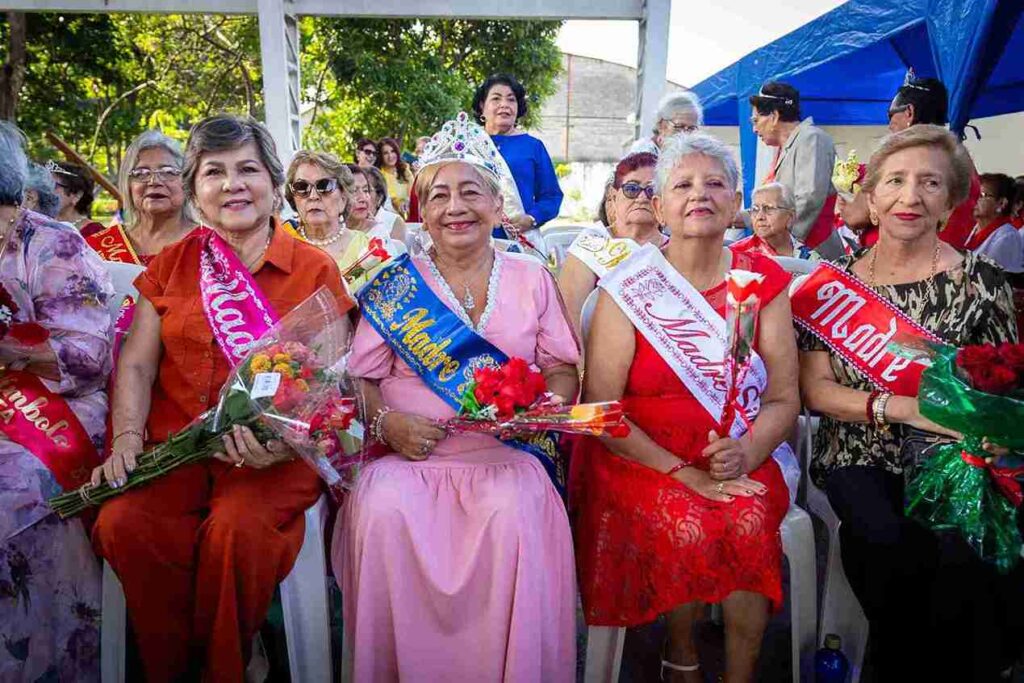 En el emotivo evento se eligió a la Madre Símbolo. 