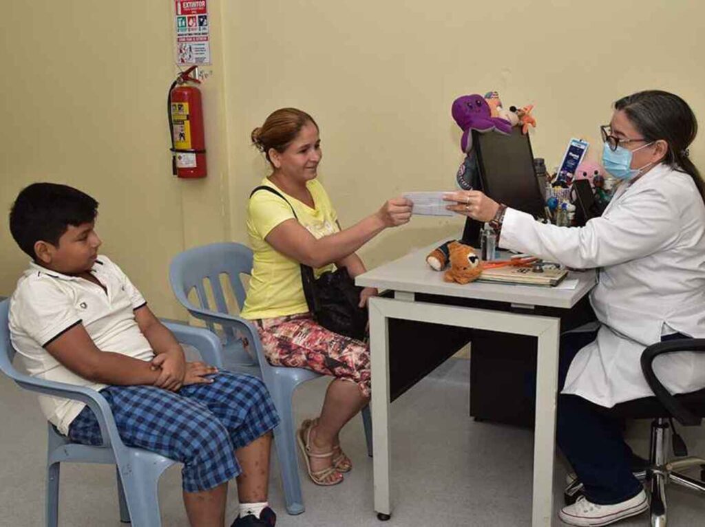 La atención en el área de pediatría del Hospital Bicentenario es de lunes a viernes, de 08:00 a 16:30.