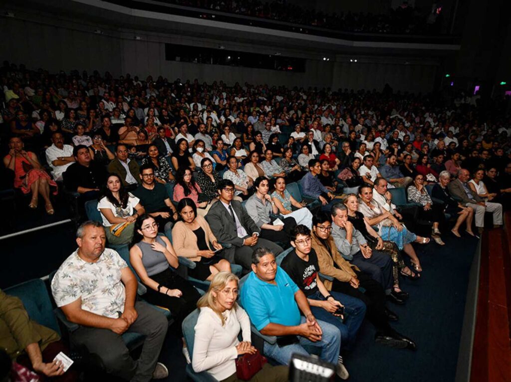 Cerca de 900 personas asistieron al evento conmemorativo, que fue gratuito.