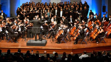 La Orquesta Filarmónica Municipal de Guayaquil durante la conmemoración de los 200 años de la Novena Sinfonía de Beethoven.