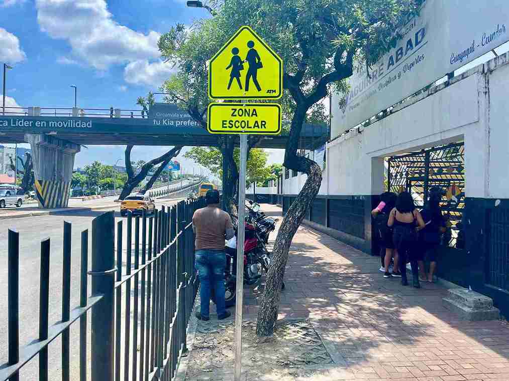 En el colegio Aguirre Abad también se colocó nueva señalética. 