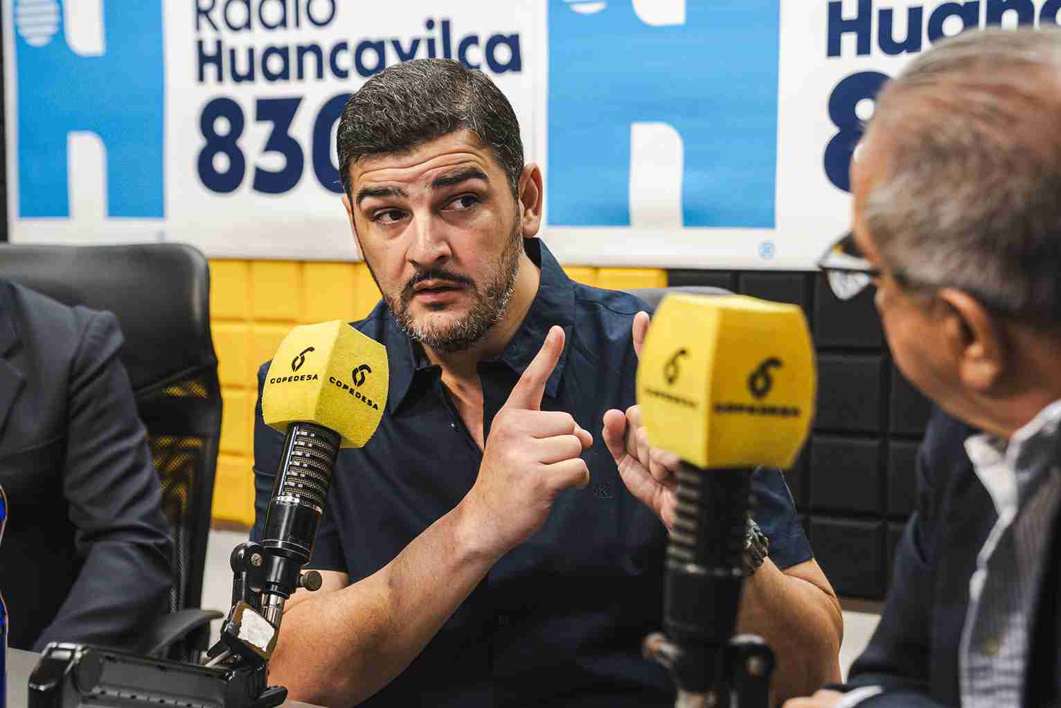 El alcalde Aquiles Alvarez respondió todas las interrogantes de los periodistas.