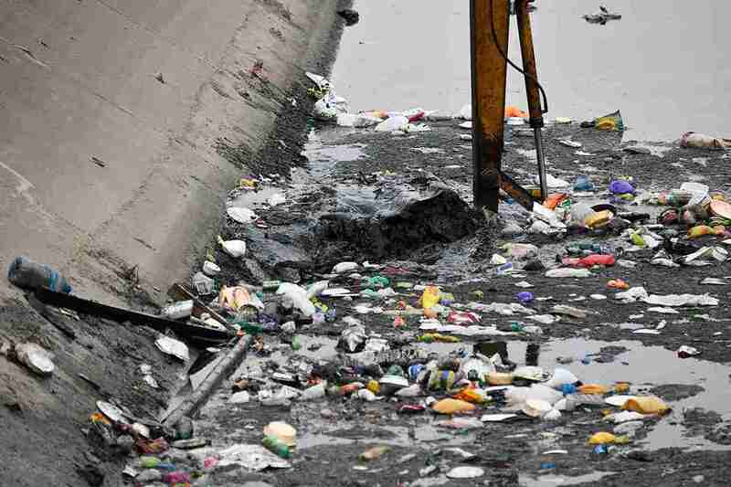 Se retiró basura, fundas, botellas plásticas, madera y sedimento.