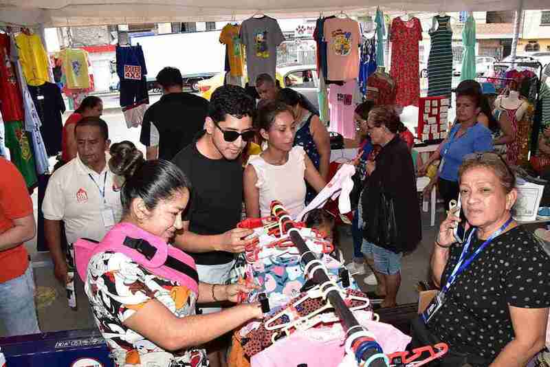 En la feria se comercializaron una variedad de productos.