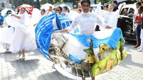 Desfile fiestas de Guayaquil