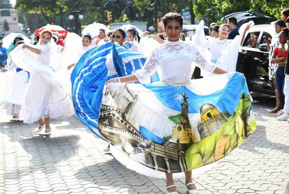 Desfile fiestas de Guayaquil