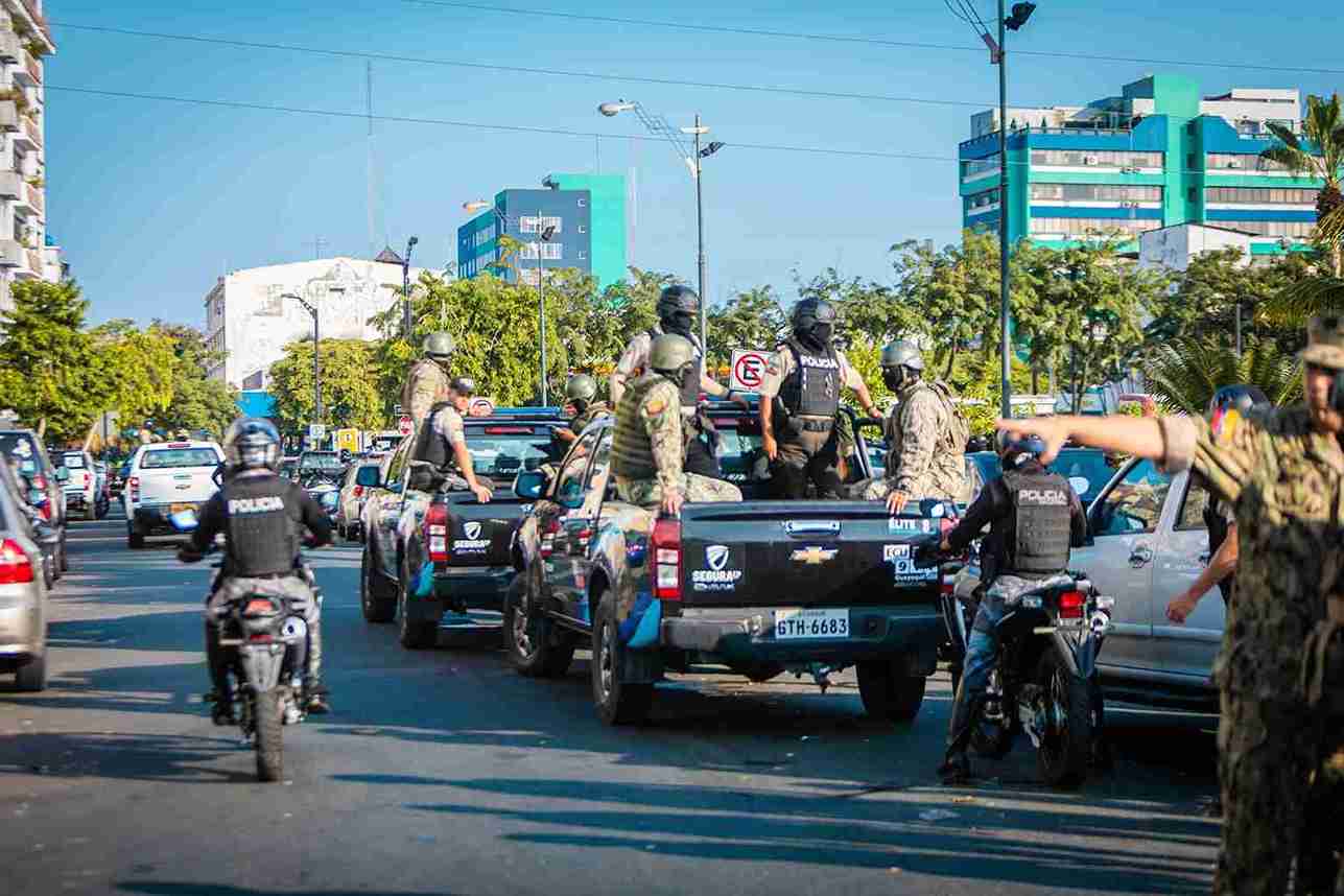 Las camionetas de Segura EP estuvieron a disposición de las fuerzas públicas.